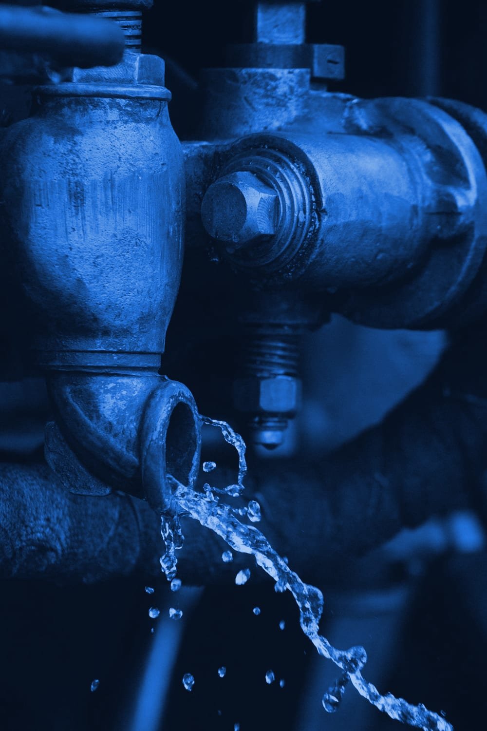 Water spraying from a leaking brass pipe fitting