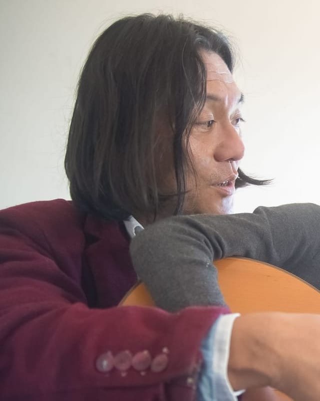 Teo Alvarez with a classical guitar
